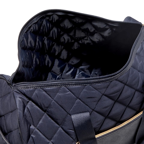 Bag๐บDSW Quilted Weekender Bag in Navy - Picture 9 of 14